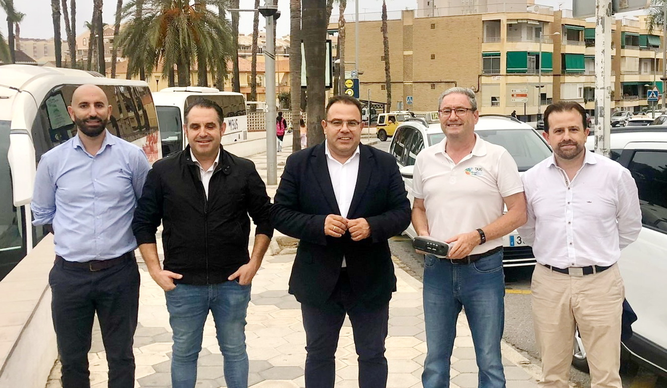 El Patronato de Turismo de Almuñécar dota de emisoras digitales al Servicio del Taxi local